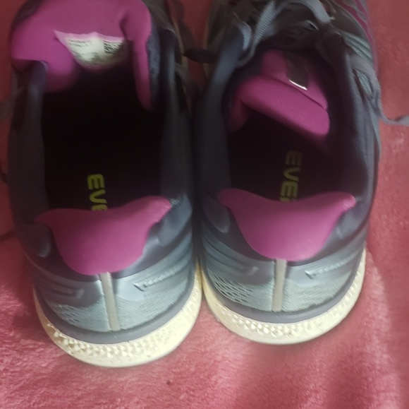 Saucony running shoes - Picture 3 of 5